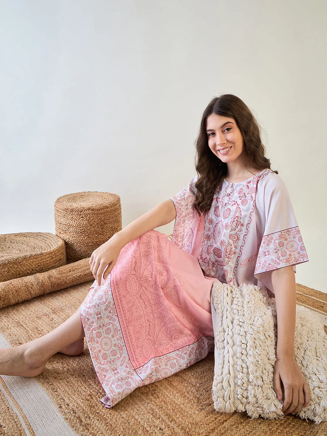 Elegant Pink Crepe Kaftan with Intricate Patterns