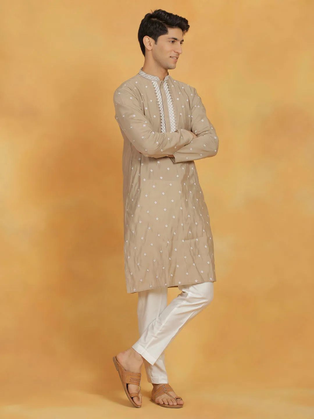 Jashvi Men's Gray And White Silk Blend Kurta And Pyjama Set