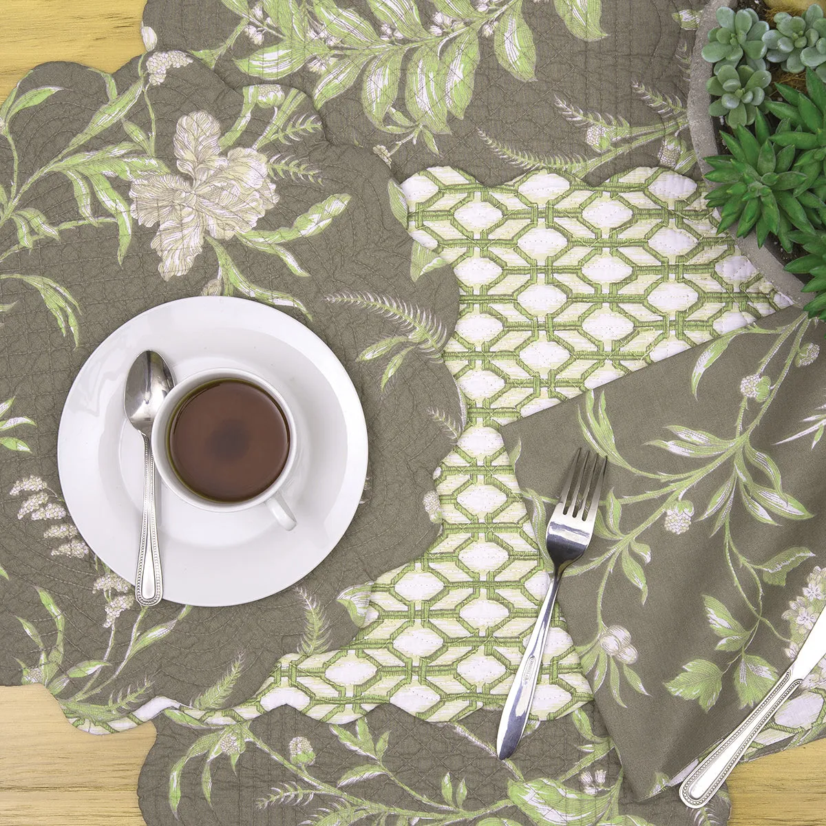 Solomon's Seal Table Linens